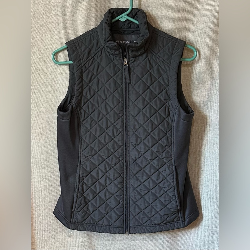 Van Heusen•insulated full-zip vest•women’s small•polyester•gray•quilted•pockets